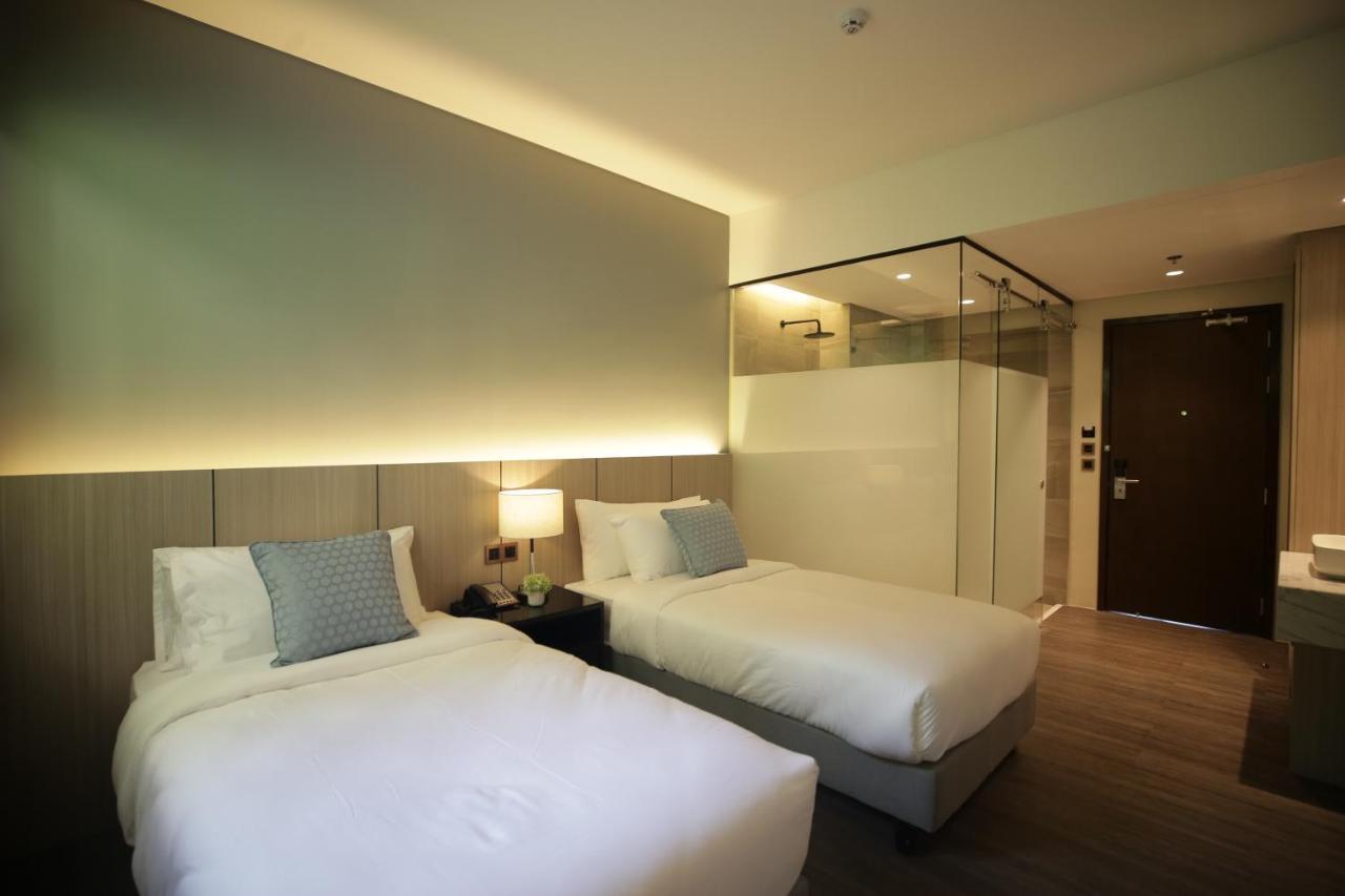 The Maximilian Hotel Cauayan City  Exterior foto