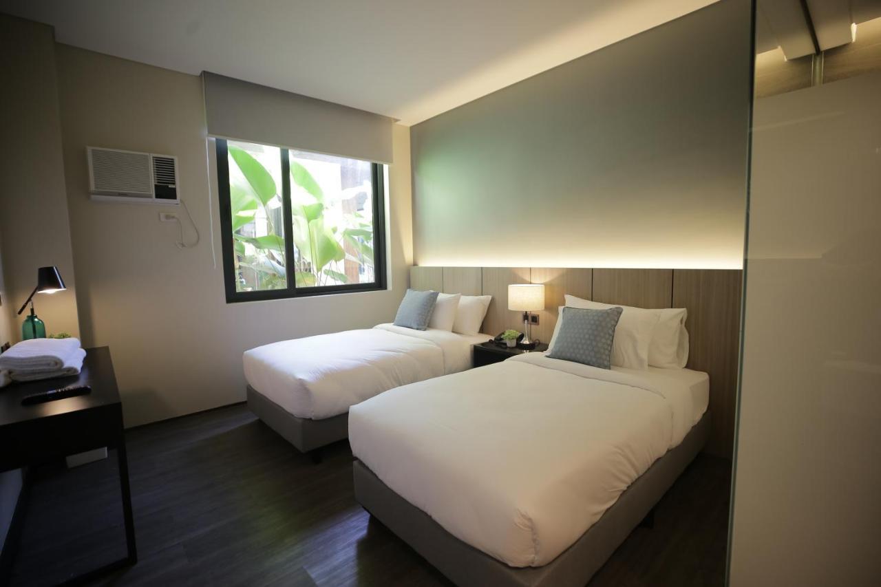 The Maximilian Hotel Cauayan City  Exterior foto