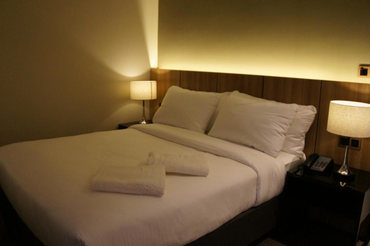 The Maximilian Hotel Cauayan City  Exterior foto