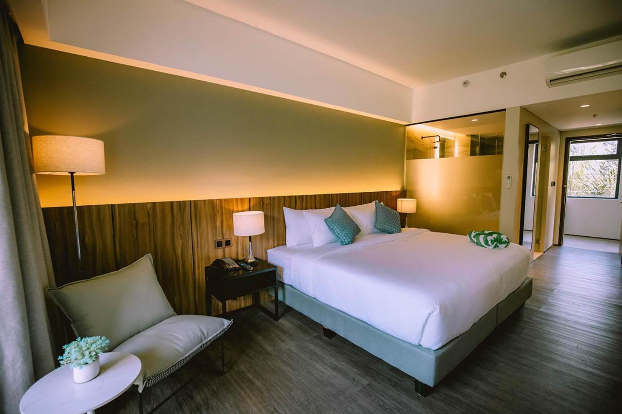 The Maximilian Hotel Cauayan City  Exterior foto
